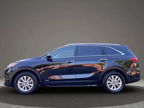 Used 2019 Kia Sorento LX w/ LX Convenience Package image 3