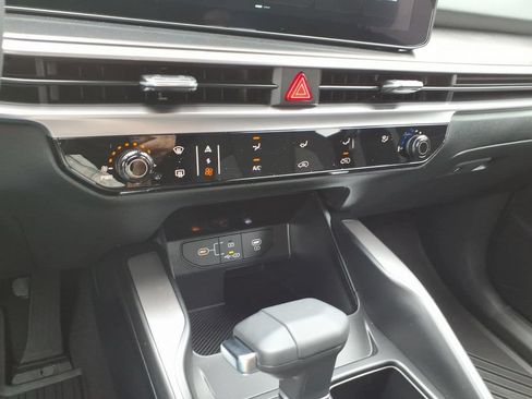Certified 2026 Kia Sorento LX FWD image 16
