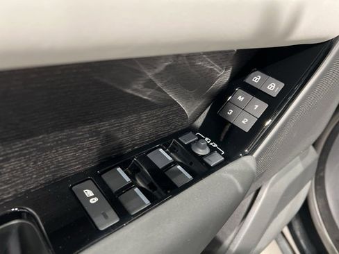 Used 2025 Land Rover Range Rover Velar S image 17