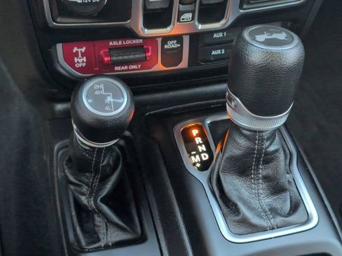 Used 2024 Jeep Wrangler Unlimited Sport AWD/4WD image 23
