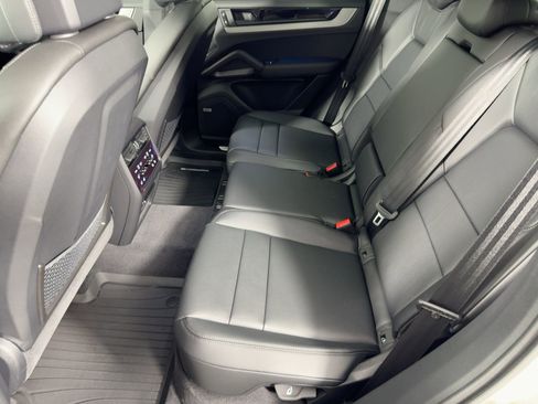 Used 2026 Porsche Cayenne E-Hybrid image 14