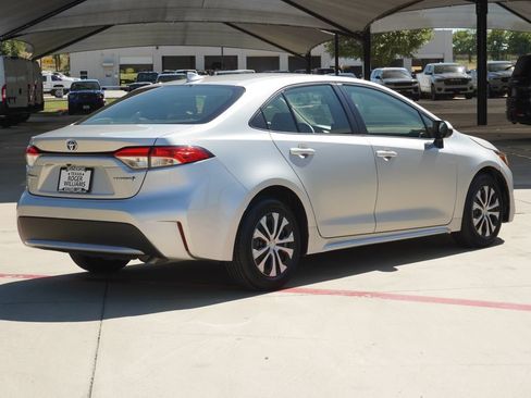 Used 2022 Toyota Corolla LE FWD image 5