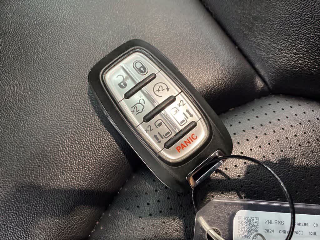 Used 2024 Chrysler Pacifica Touring-L FWD image 29