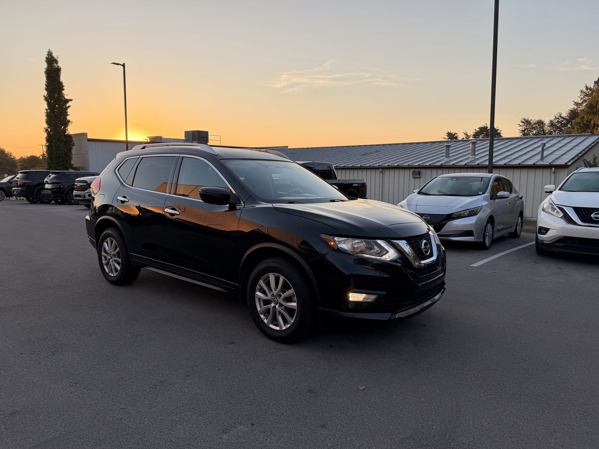 Certified 2017 Nissan Rogue SV AWD/4WD image 3