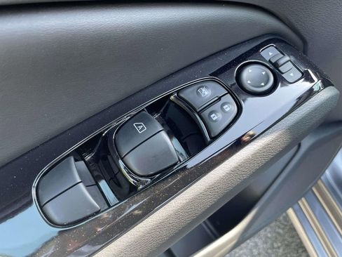 Used 2025 Nissan Altima 2.5 SL AWD/4WD image 17
