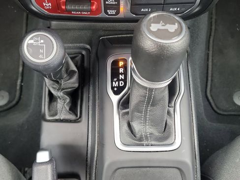 Used 2024 Jeep Wrangler Unlimited Rubicon image 11