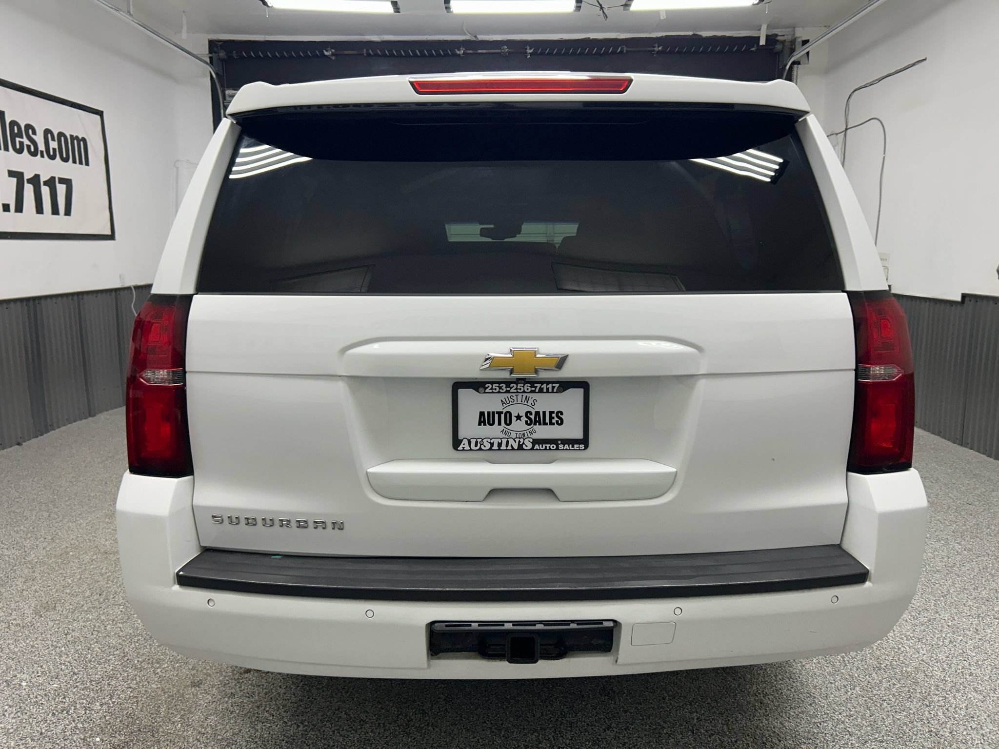 Used 2015 Chevrolet Suburban LT w/ Luxury Package AWD/4WD image 5