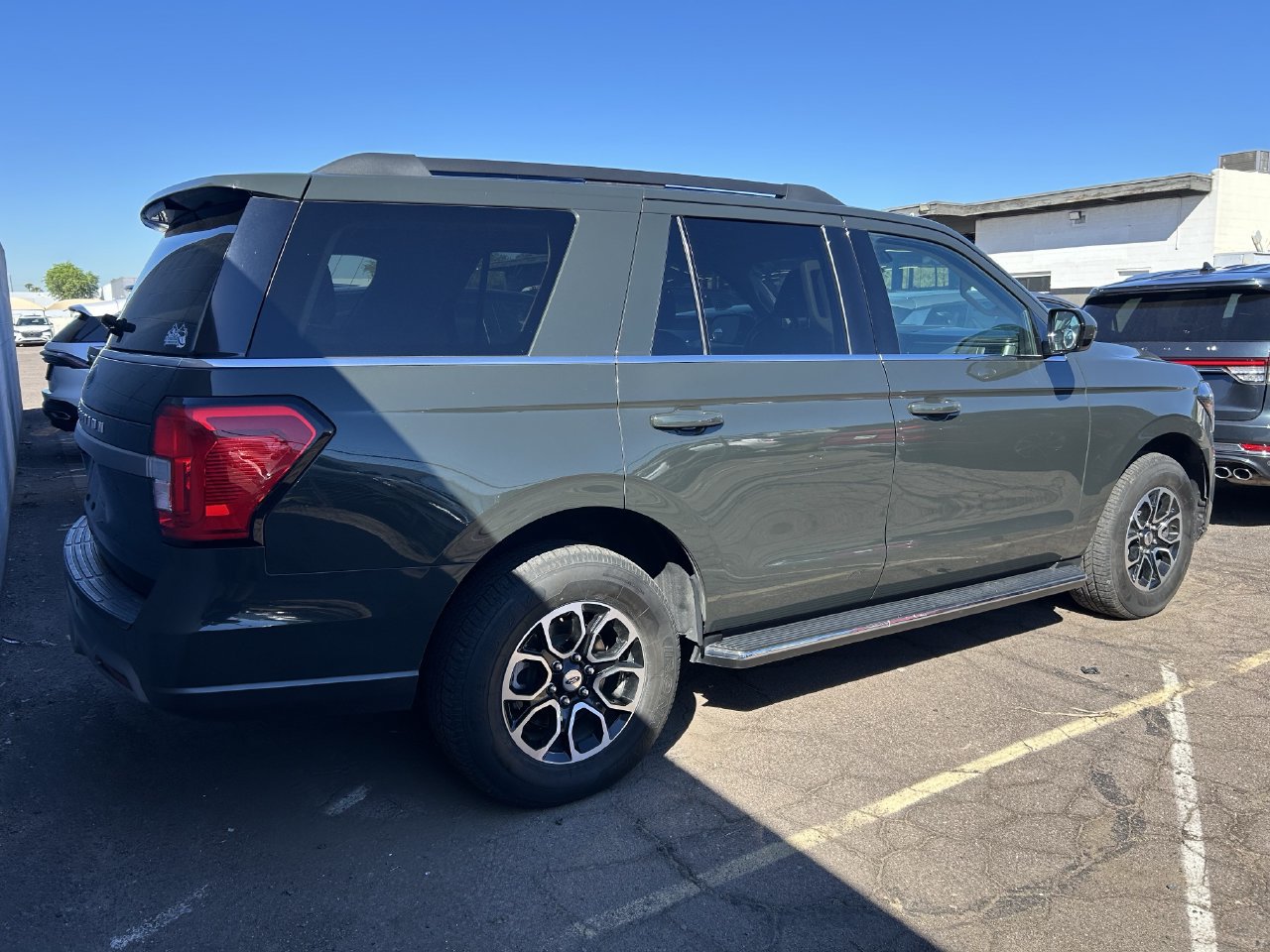 Used 2023 Ford Expedition XLT RWD image 4