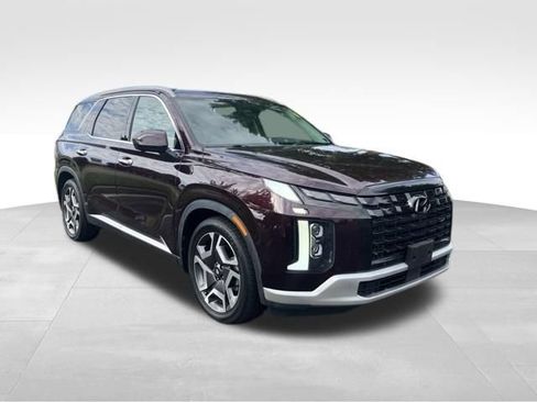 Used 2023 Hyundai Palisade Limited w/ Winter Package AWD/4WD image 3