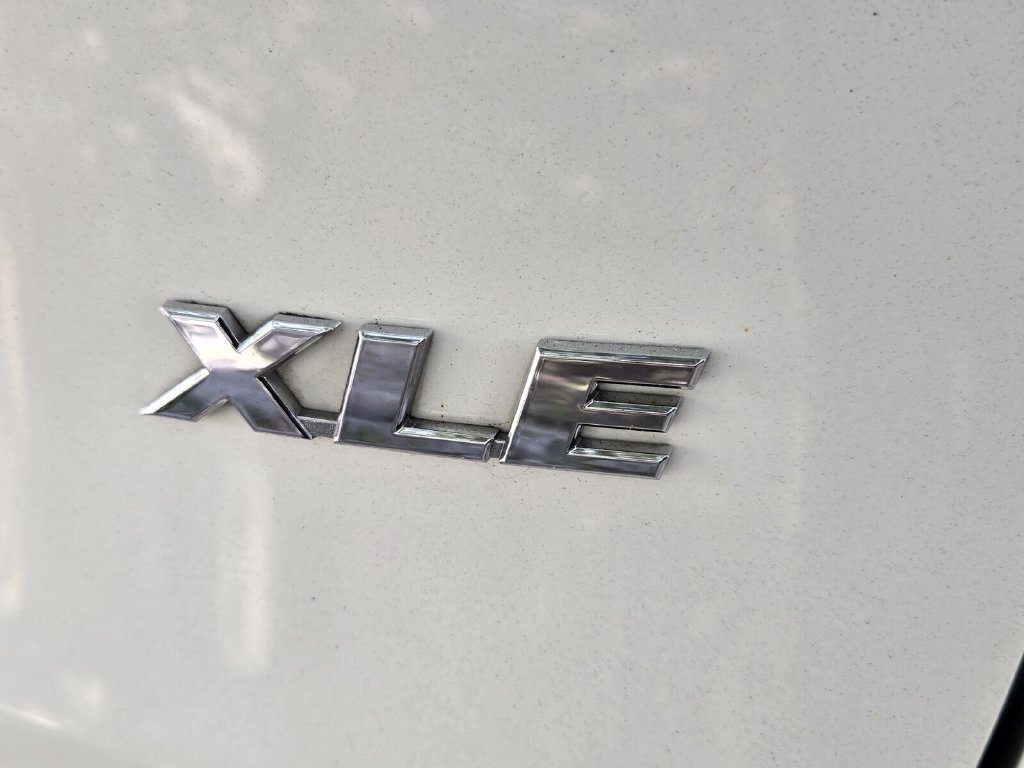 Used 2019 Toyota RAV4 XLE w/ Convenience Package FWD image 9
