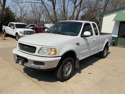 Used 1998 Ford F150 XLT image 9