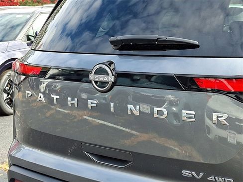 Used 2022 Nissan Pathfinder SV image 16
