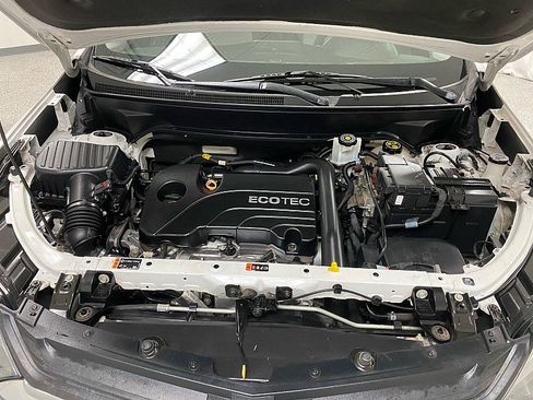 Used 2020 Chevrolet Equinox LS image 17