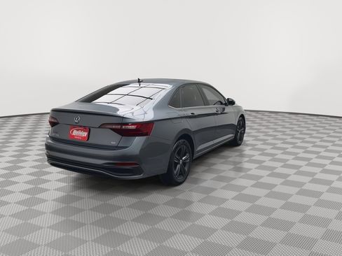 Used 2024 Volkswagen Jetta SE w/ Panoramic Sunroof Package image 39