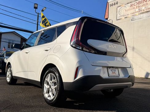 Used 2024 Kia Soul LX w/ Option Group 015 FWD image 8
