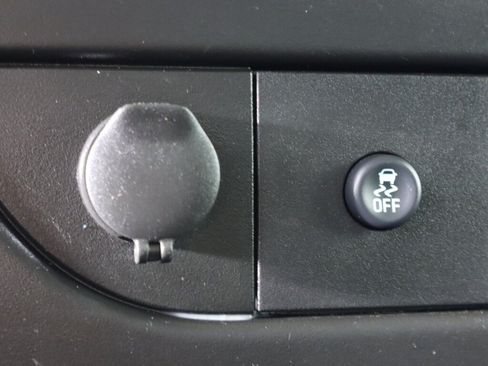 Used 2013 Chevrolet Express 1500 RWD image 18
