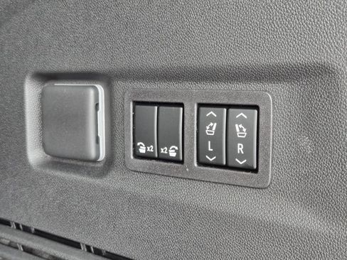 Used 2026 GMC Yukon XL Denali w/ Sun & Power Step Package AWD/4WD image 14