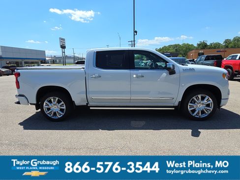 New 2026 Chevrolet Silverado 1500 High Country w/ Technology Package AWD/4WD image 11
