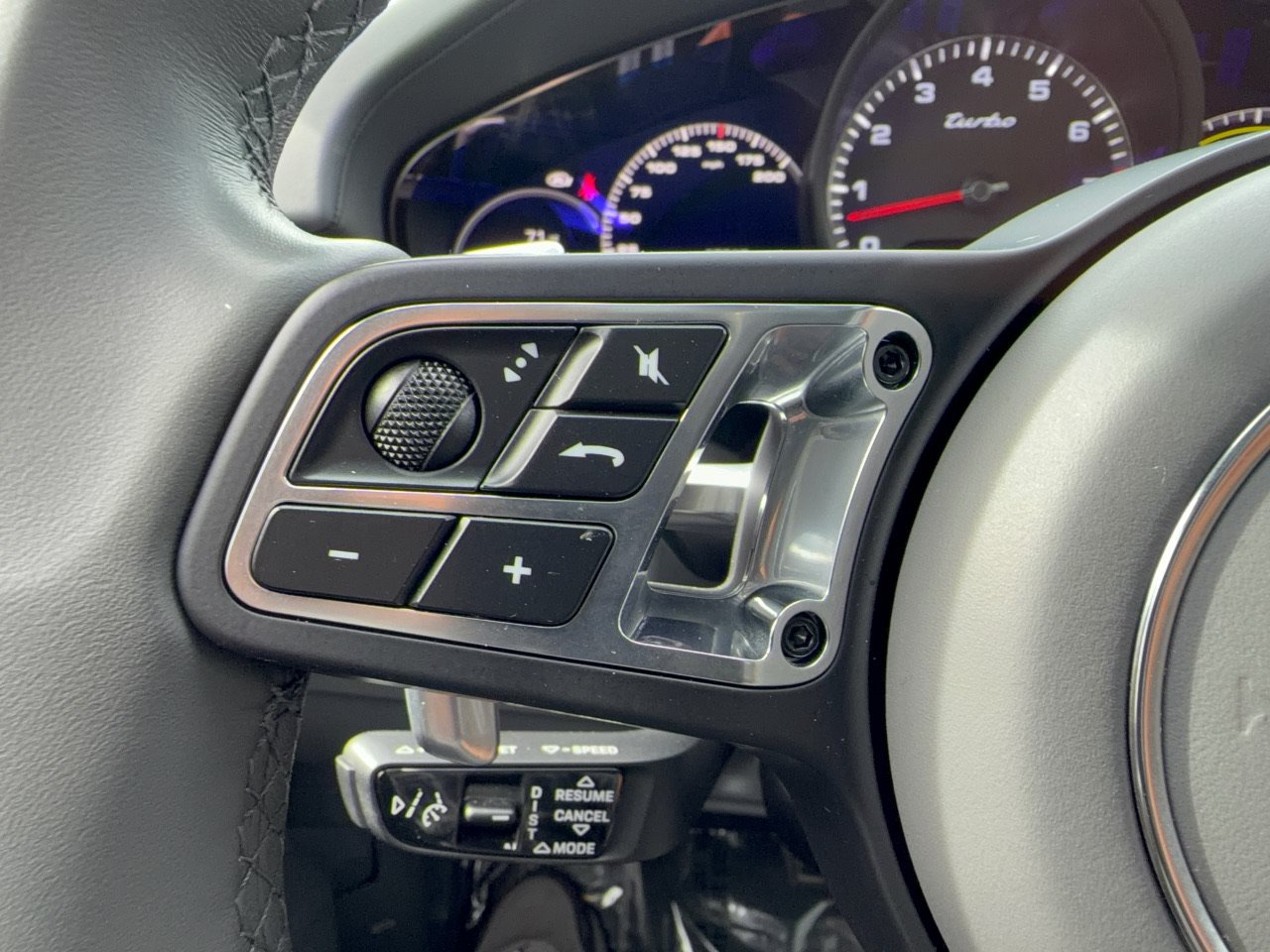 Certified 2022 Porsche Cayenne Turbo AWD/4WD image 18