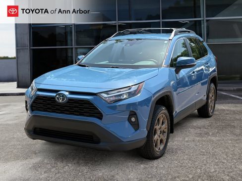 Used 2023 Toyota RAV4 AWD Hybrid image 7