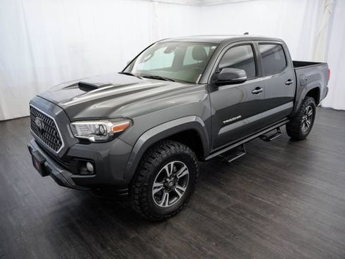 Used 2019 Toyota Tacoma TRD Sport w/ Technology Package RWD image 3