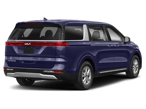 Used 2022 Kia Carnival LX FWD image 2