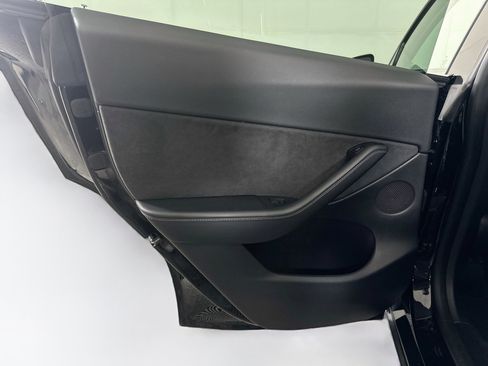 Used 2022 Tesla Model Y Long Range AWD/4WD image 24