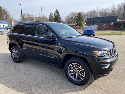 Used 2020 Jeep Grand Cherokee Laredo w/ Quick Order Package 2BN North image 7