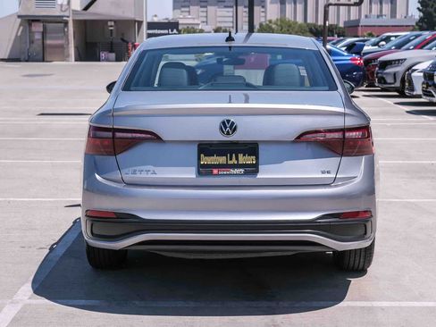 Used 2024 Volkswagen Jetta SE FWD image 5