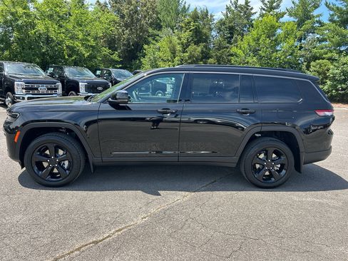 New 2026 Jeep Grand Cherokee L Limited w/ Limited Altitude Package AWD/4WD image 8