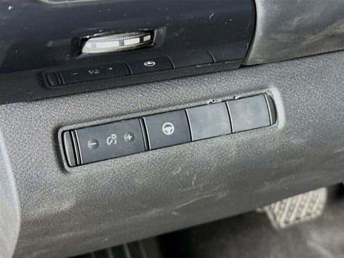 Used 2024 Nissan Pathfinder SV image 9