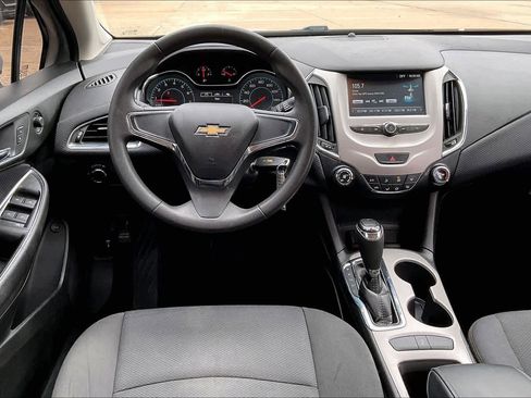 Used 2018 Chevrolet Cruze LS image 6