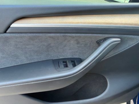 Used 2024 Tesla Model Y Performance AWD/4WD image 17