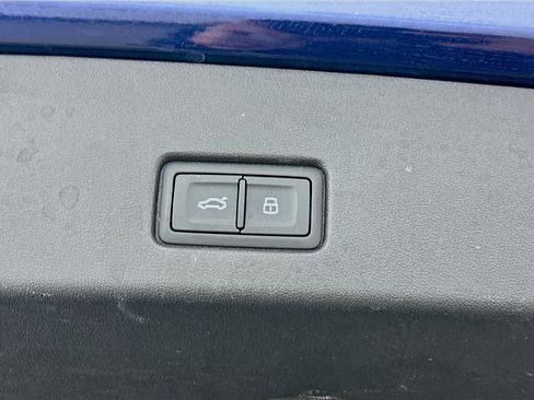 Used 2023 Audi Q4 e-tron Premium Plus w/ Premium Plus image 32