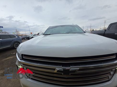 Used 2023 Chevrolet Suburban High Country AWD/4WD image 3