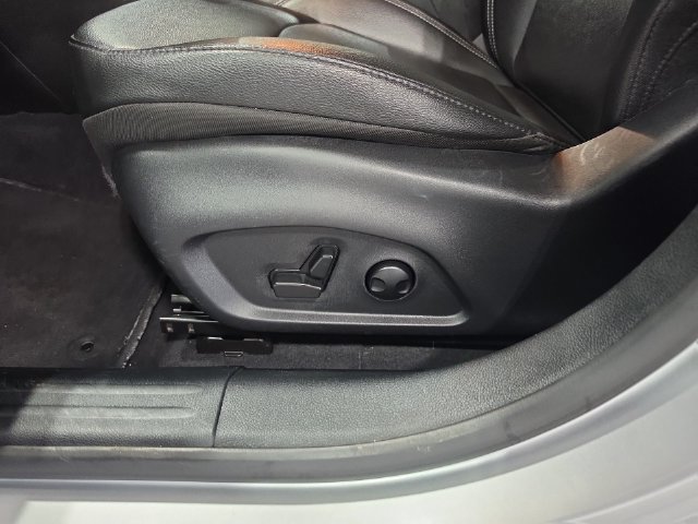 Used 2025 Jeep Compass Limited AWD/4WD image 23