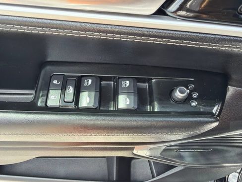 Used 2022 Jeep Wagoneer Series II AWD/4WD image 32
