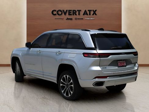 Used 2023 Jeep Grand Cherokee Overland w/ Luxury Tech Group IV AWD/4WD image 3