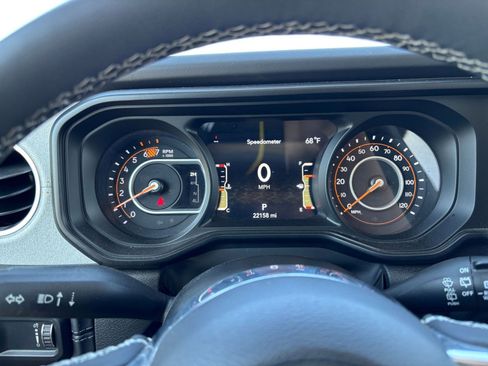 Used 2025 Jeep Wrangler Unlimited Sahara AWD/4WD image 39