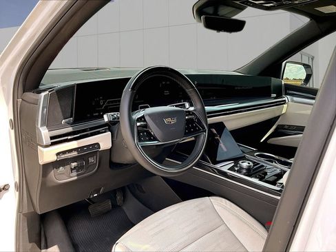 Used 2025 Cadillac Escalade Sport w/ Touring Package AWD/4WD image 4