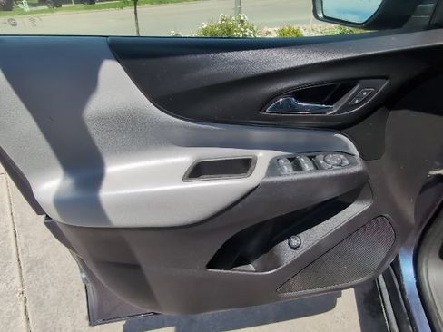 Used 2018 Chevrolet Equinox LT FWD image 10