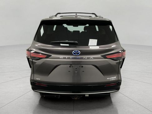 Used 2022 Toyota Sienna Platinum AWD/4WD image 6