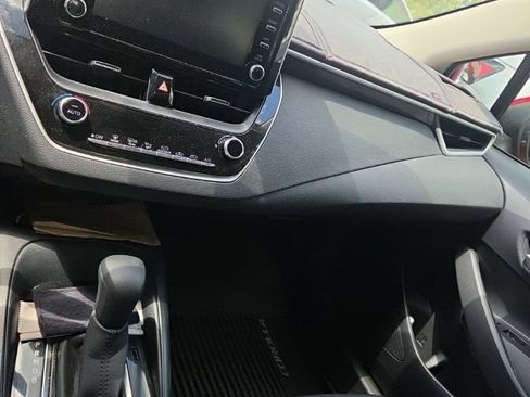 Used 2020 Toyota Corolla LE w/ LE Convenience Package FWD image 7