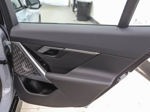 Used 2026 BMW 550e xDrive image 25