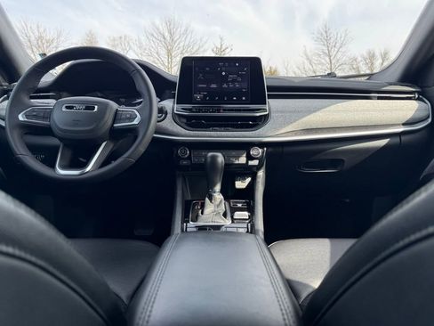 Certified 2025 Jeep Compass Latitude image 21