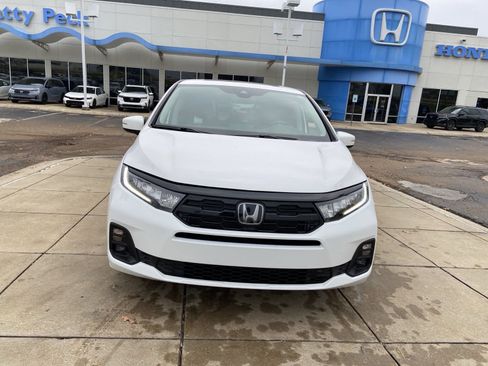 New 2026 Honda Odyssey Touring image 3