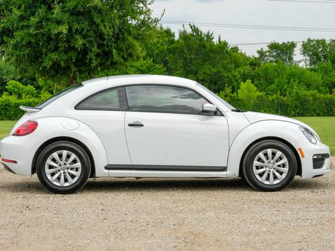 Used 2018 Volkswagen Beetle 2.0T S FWD image 8