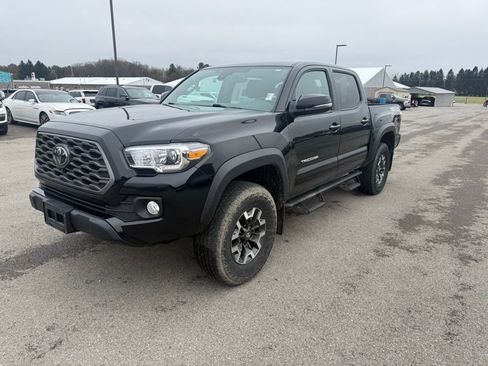 Used 2023 Toyota Tacoma TRD Off-Road w/ Advanced Technology Package image 3