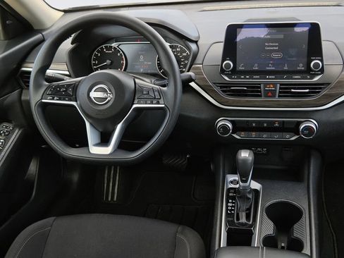 Used 2025 Nissan Altima 2.5 SV FWD image 12
