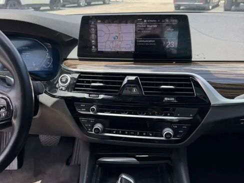 Used 2020 BMW 530e xDrive w/ Premium Package AWD/4WD image 11